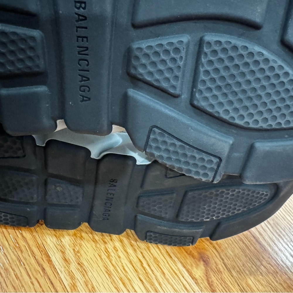 BALENCIAGA Gray Sock Sneakers - Picture 4 of 6